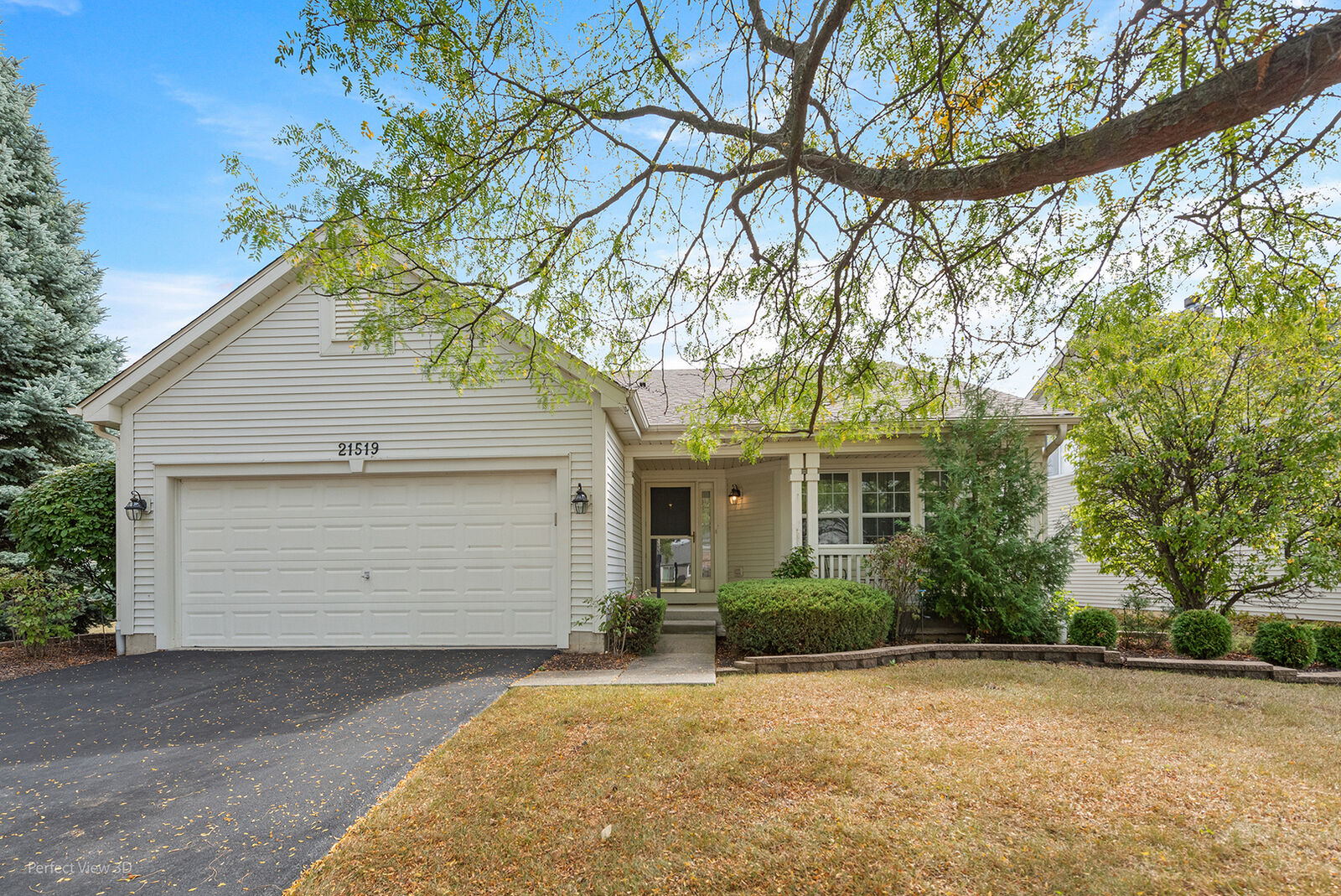 Property Photo: 21519 W Basswood Lane IL 60544