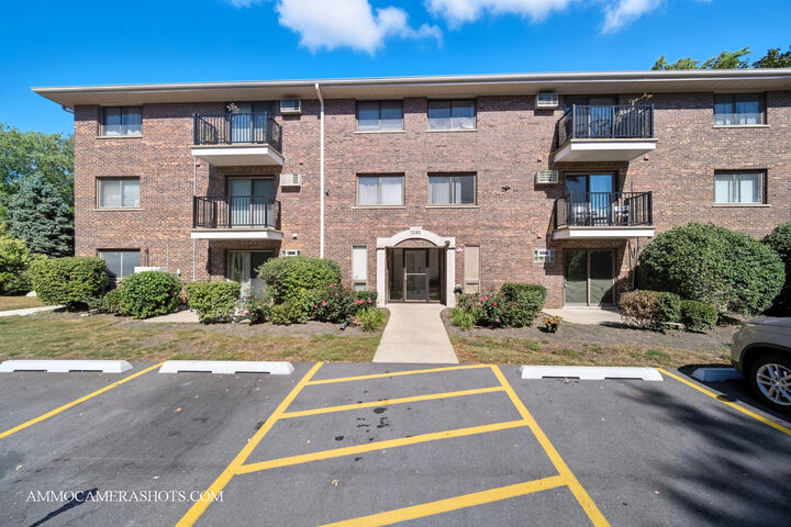 Property Photo:  1240 S Lorraine Road 2D  IL 60189 