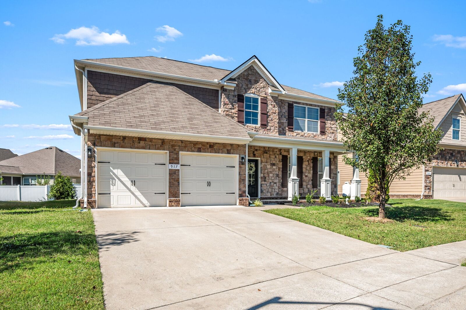 Property Photo: 917 Round Dr TN 37128