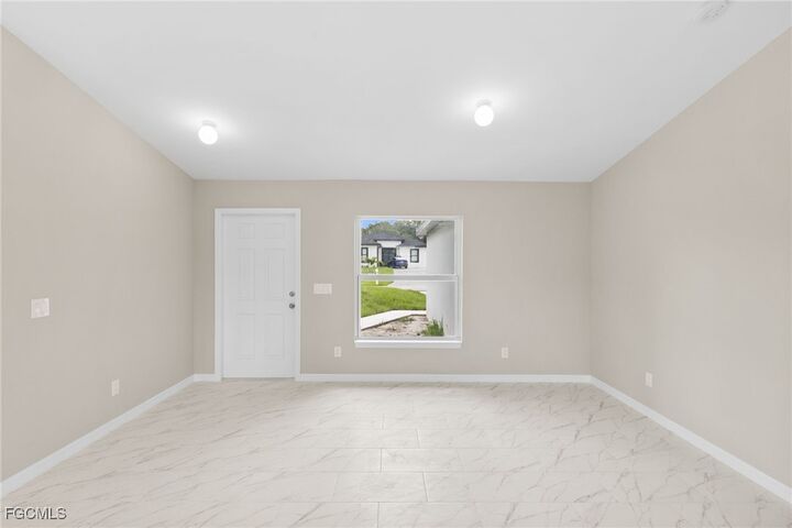 Property Photo:  318 Lamella Avenue  FL 33974 