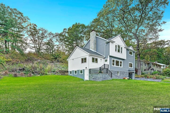 Property Photo:  94 Up High Crest Road  NJ 07480 