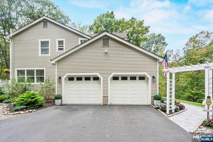 Property Photo:  17 Pheasant Run  NJ 07405 