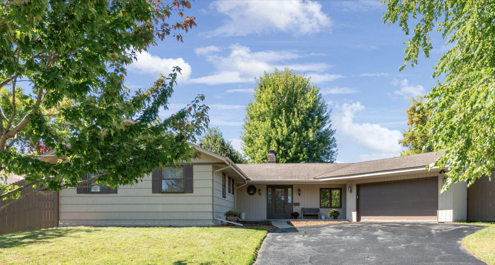 Property Photo:  3551 Wisconsin Avenue N  MN 55427 