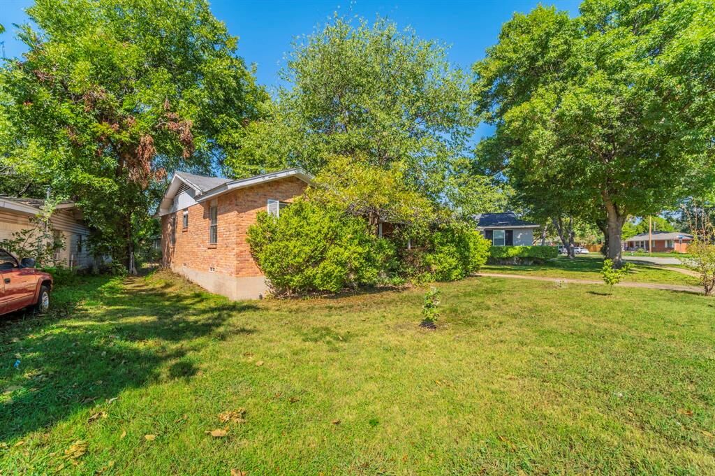 Property Photo:  415 Walnut Street  TX 75116