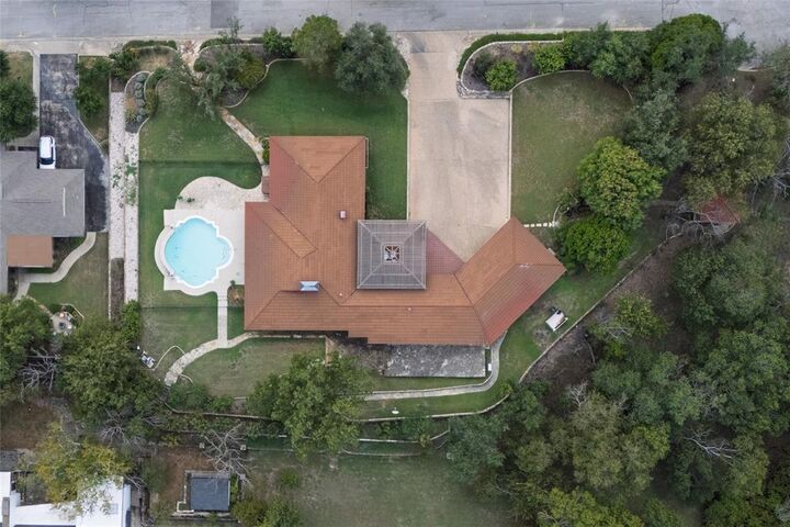 Property Photo: 616 W Baylor Street TX 76086