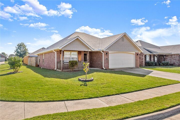 Property Photo: 2911 S D Street AR 72758