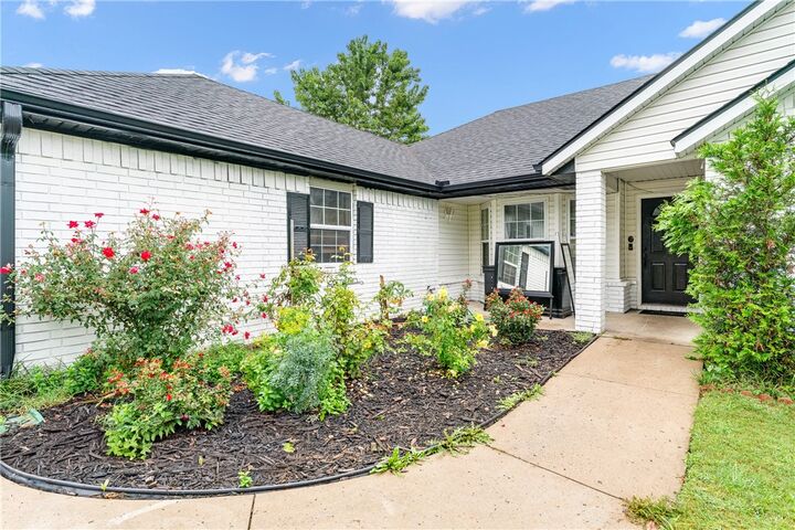 Property Photo: 2541 Appleglen Street AR 72764