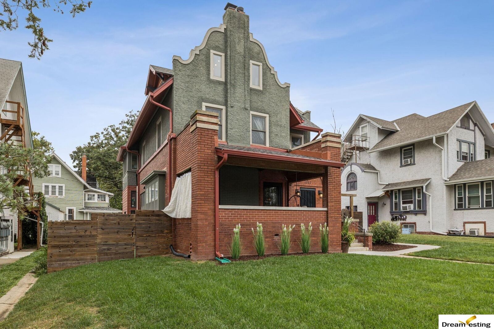 Property Photo: 1742 S 32nd Avenue NE 68105