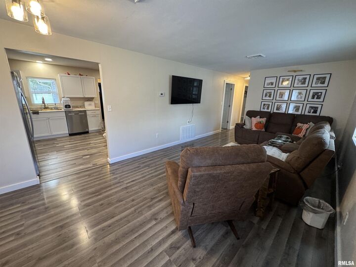 Property Photo:  801 W 5th Street  IL 62839 
