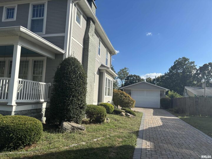 Property Photo:  1125 Oakland Avenue  IL 62864 