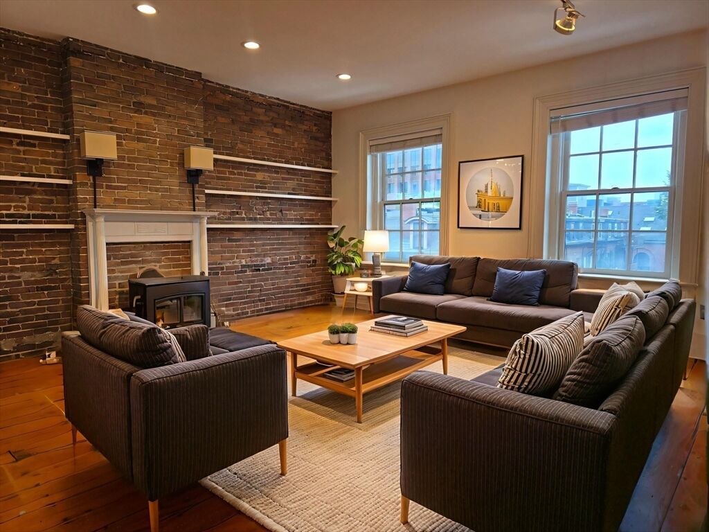 Property Photo:  61 Otis St 3  MA 02141 