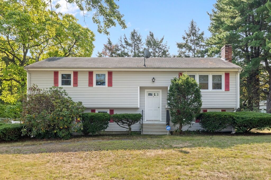 Property Photo:  5 Hampshire Dr  MA 01760 