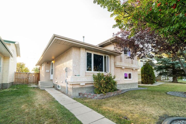 Property Photo:  14 Edgington Avenue  AB T4R 2K9 