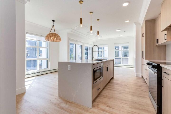 Property Photo:  330 Dieppe Drive SW 303  AB T3E 2L4 