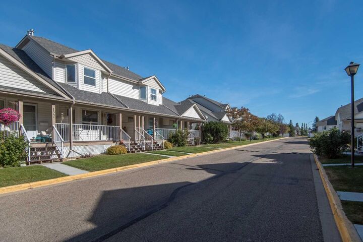 Photo de la propriété:  33 Donlevy Avenue 125  AB T4R 3B6 