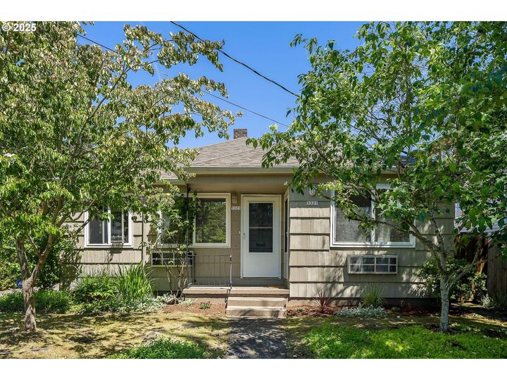 5325/5327 NE Davis St  Portland OR 97213 photo