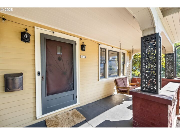 Property Photo:  3034 SE 26th Ave  OR 97202 
