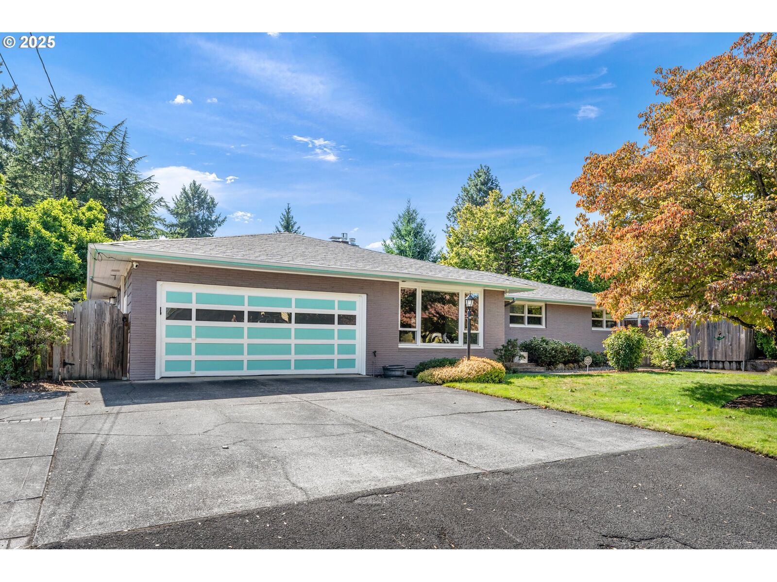 Property Photo:  14506 NE Schuyler St  OR 97230 