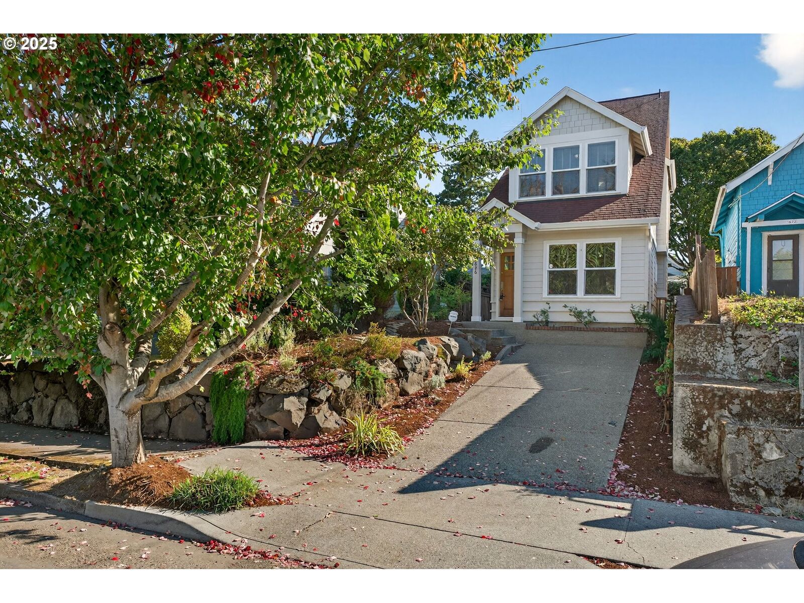 Property Photo:  3626 NE 8th Ave  OR 97212 