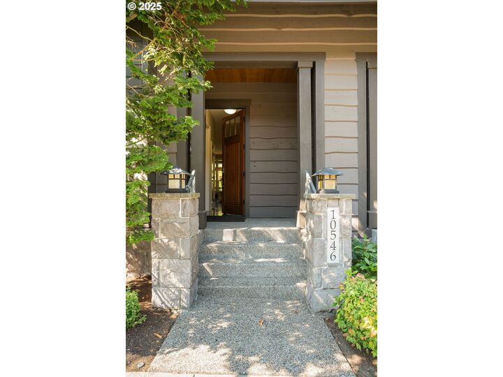 Property Photo:  10546 SW Windwood Way  OR 97225 