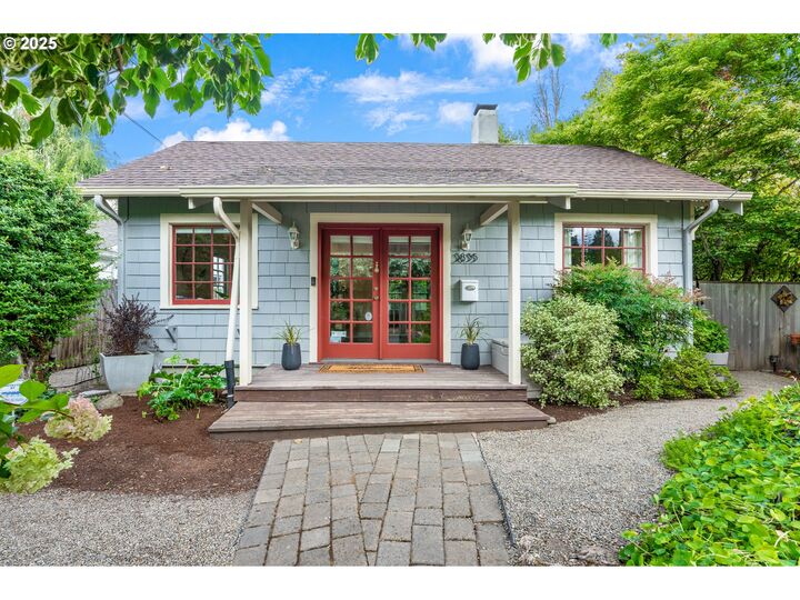 3835 SE Crystal Springs Blvd  Portland OR 97202 photo