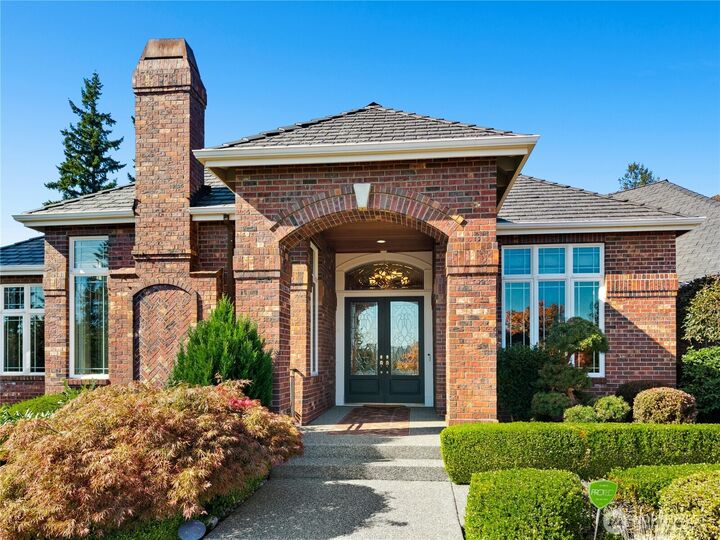 Property Photo:  6105  155th Avenue SE  WA 98006 