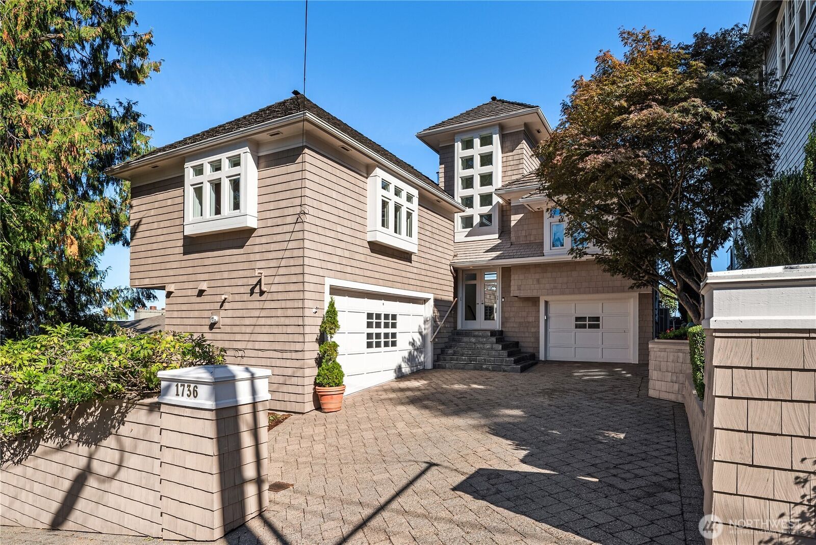 Property Photo:  1736  Arch Avenue SW  WA 98116 
