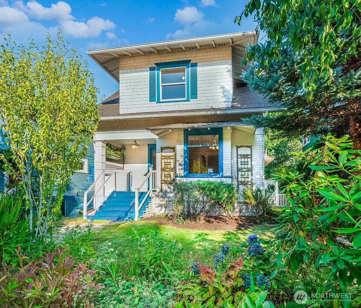 Property Photo:  1242  16th Avenue E  WA 98112 