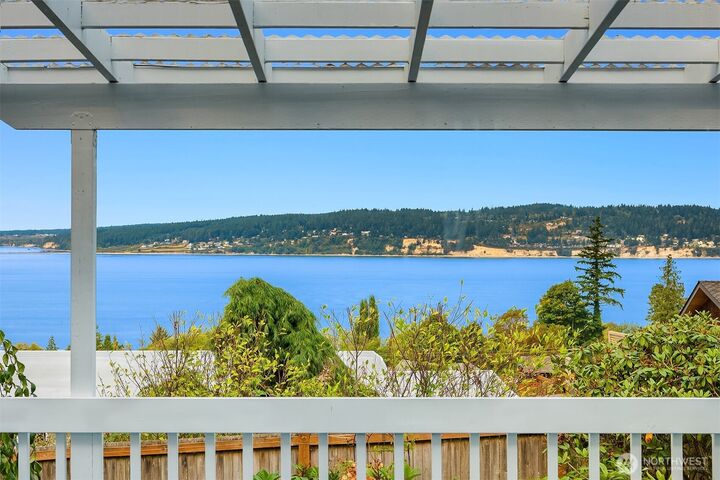 Property Photo:  1021 N Sunset Drive  WA 98282 
