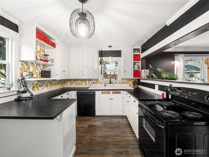 Property Photo:  1921  Division Street  WA 98022 