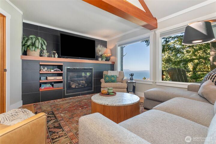 Property Photo:  127 S Garden Terrace  WA 98225 