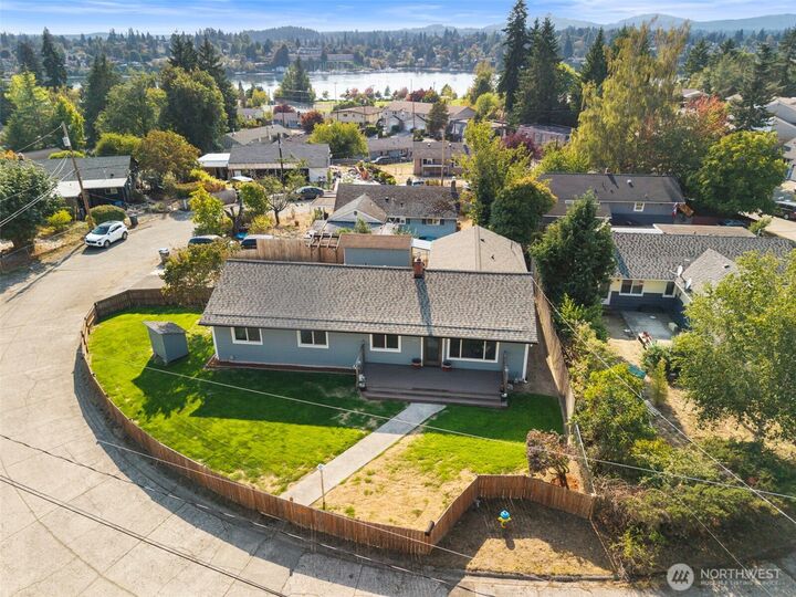 Property Photo:  212  Willow Street  WA 98310 
