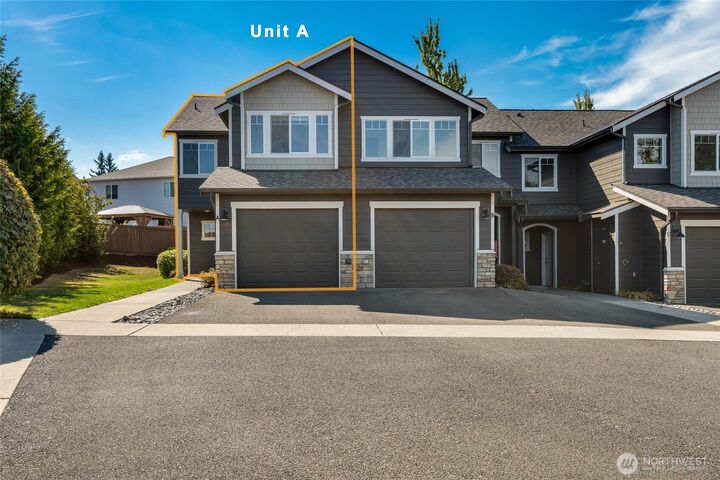 Property Photo:  3910  132nd Street SW A  WA 98087 