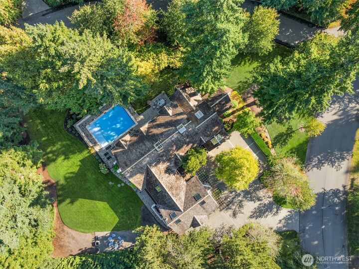 Property Photo:  7112  204th Drive NE  WA 98053 