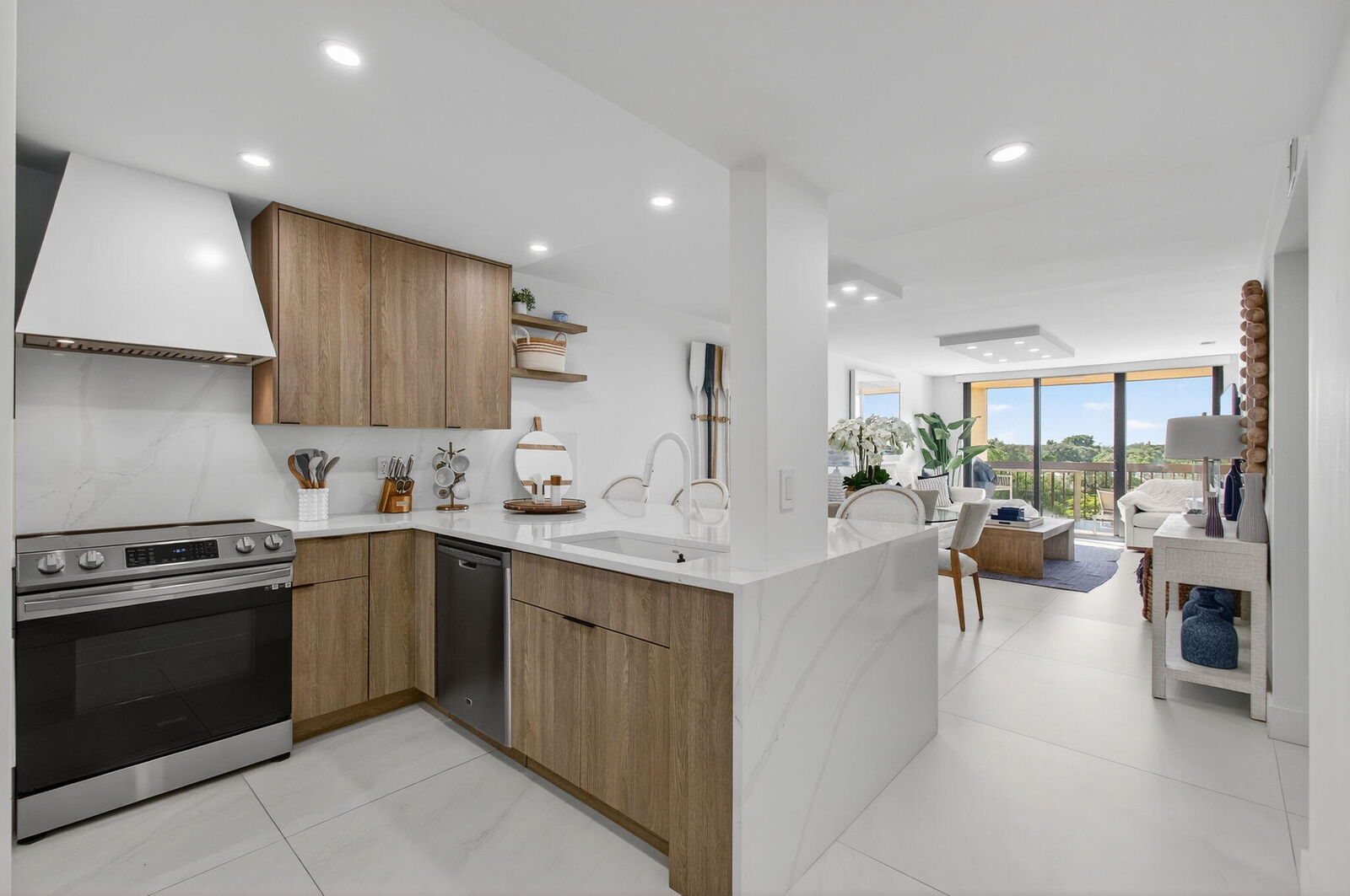Property Photo:  600 Egret Circle 7501  FL 33444 