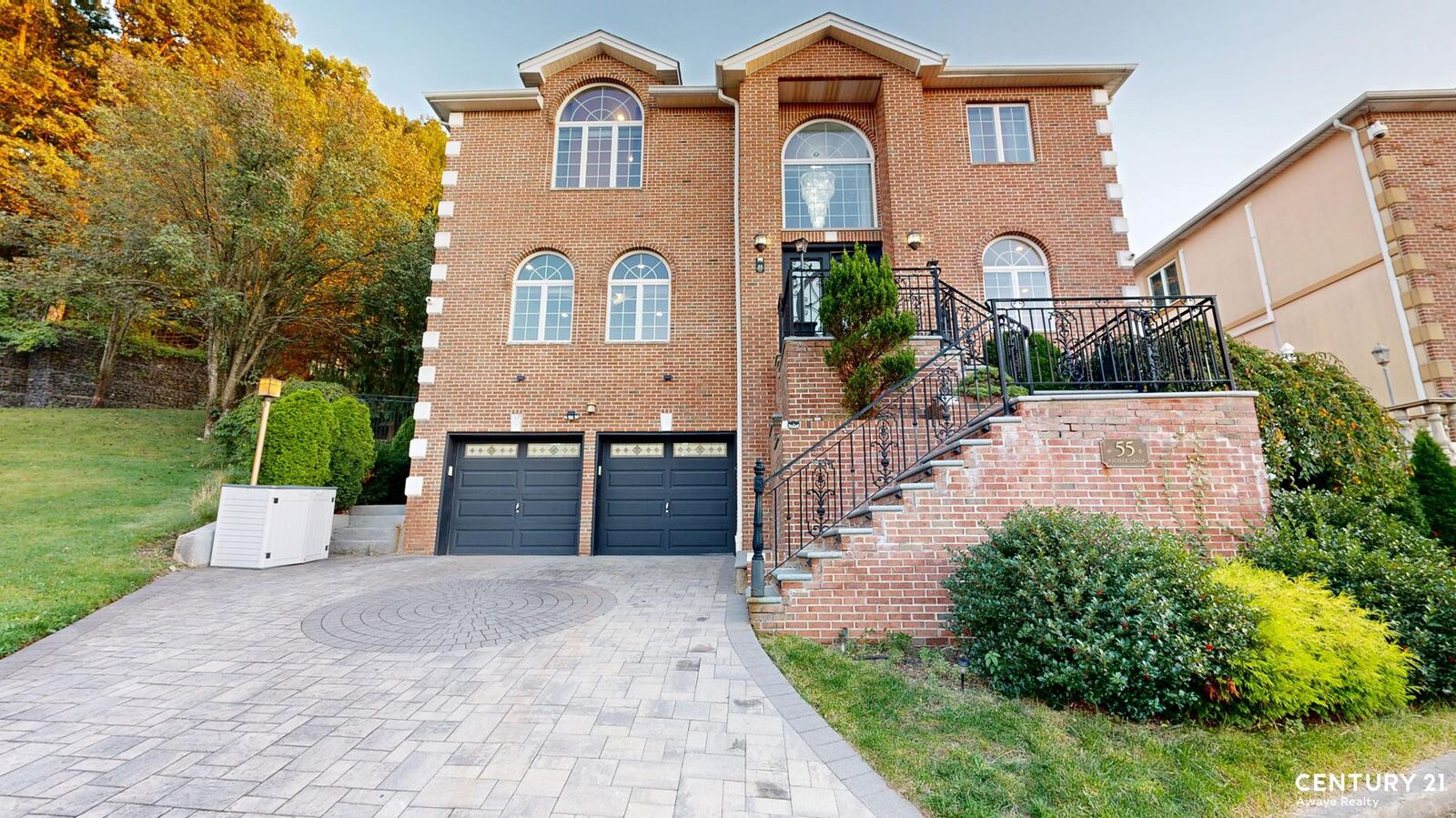 Property Photo:  55 Nicole Loop  NY 10301 