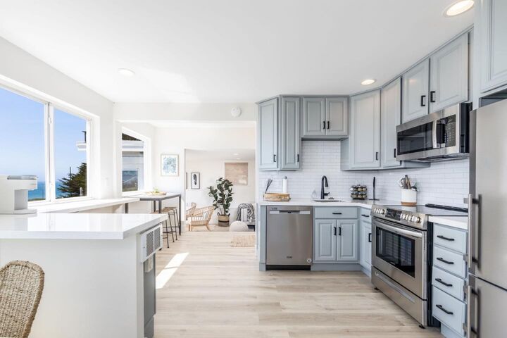 Property Photo: 2000 Vallemar CA 94038