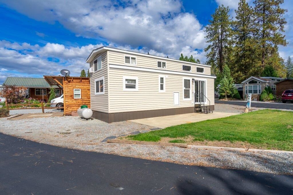 Property Photo: 16 Songbird Ln WA 99180