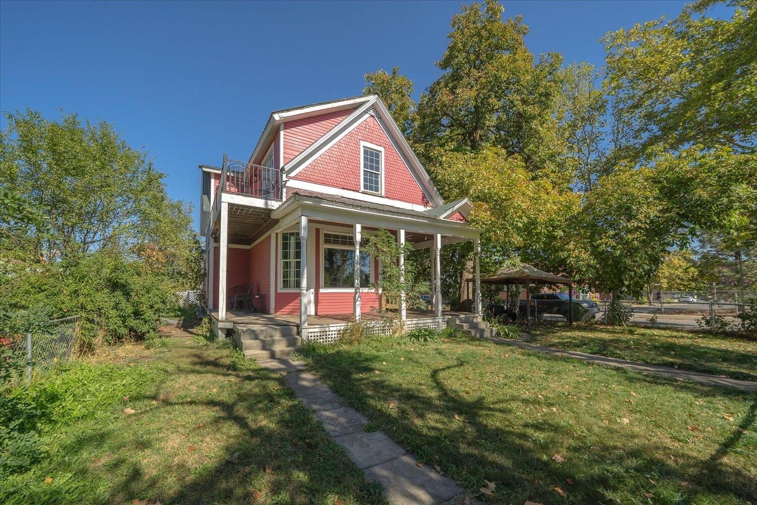 Property Photo:  1104 W Maxwell Ave  WA 99201 