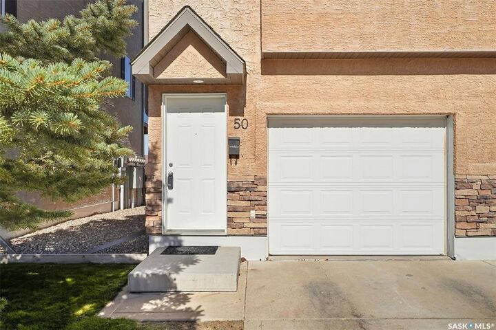 Property Photo:  118 Pawlychenko Lane 50  SK S7V 1J9 
