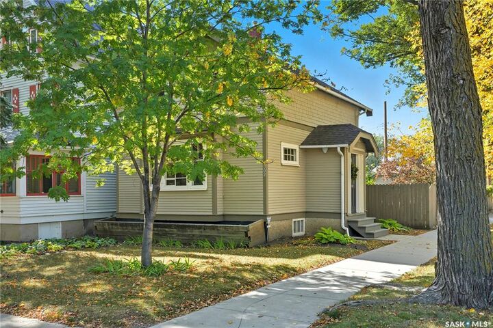 Property Photo:  502 Lansdowne Avenue  SK S7N 1E1 