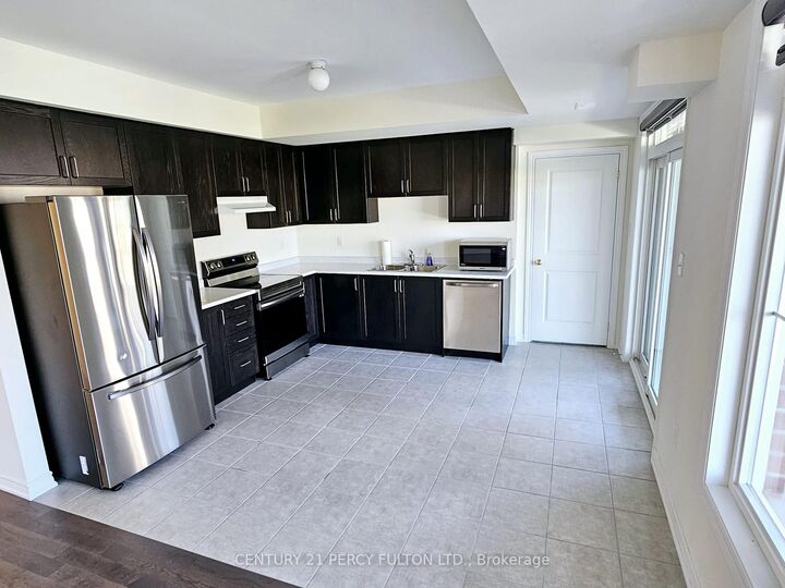 Property Photo:  2540 Willam Jackson Drive 107  ON L1X 0E4