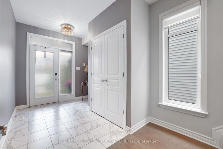 Photo de la propriété: 266 Shinleaf Crescent ON K1W 0J2