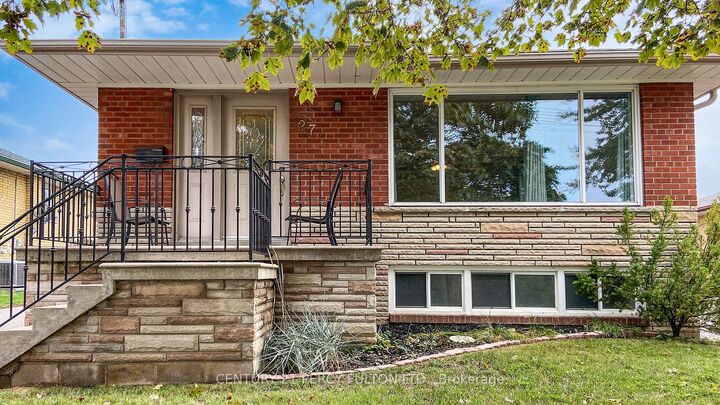 Photo de la propriété:  27 Grassington Crescent  ON M1G 1X4 
