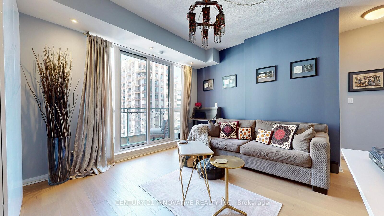 Property Photo:  35 Hayden Street E 1510  ON M4Y 3C3 