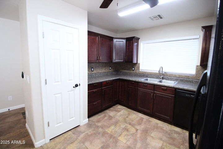 Property Photo:  1507 W Mesquite Avenue  AZ 85120 