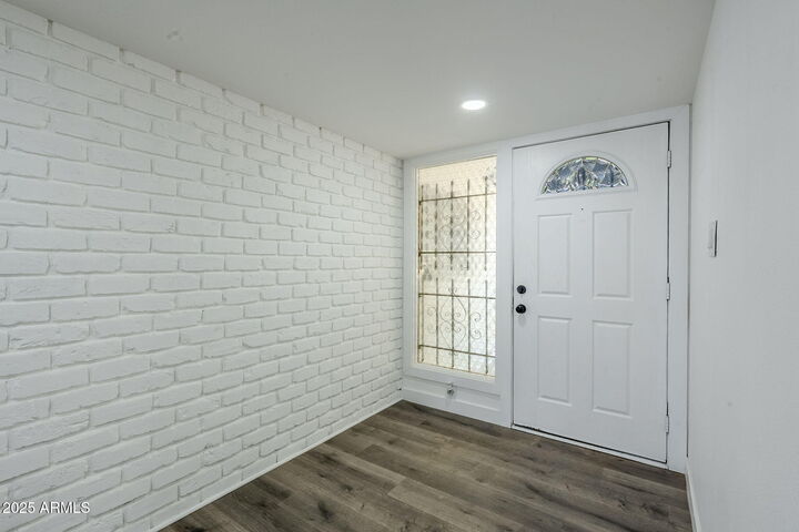 Property Photo:  3250 W Mercer Lane N  AZ 85029 