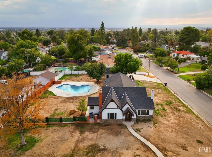 Property Photo: 501 Magnolia Avenue CA 93305