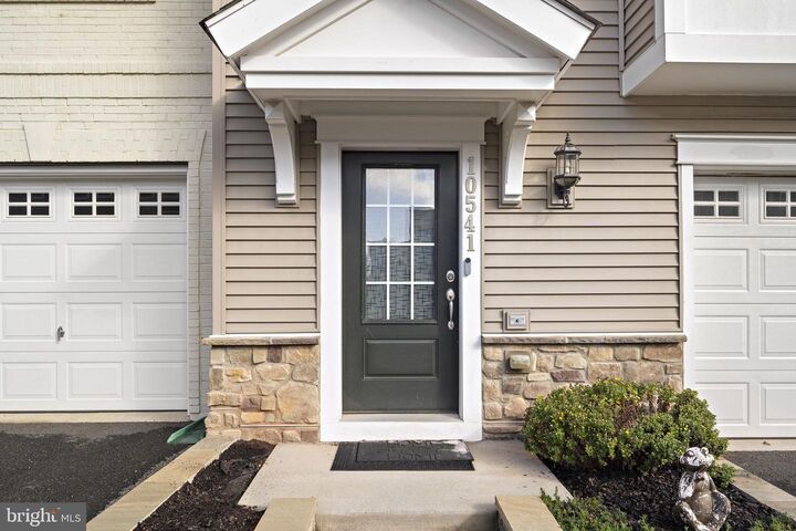 Property Photo:  10541 Hinton Way  VA 20112 