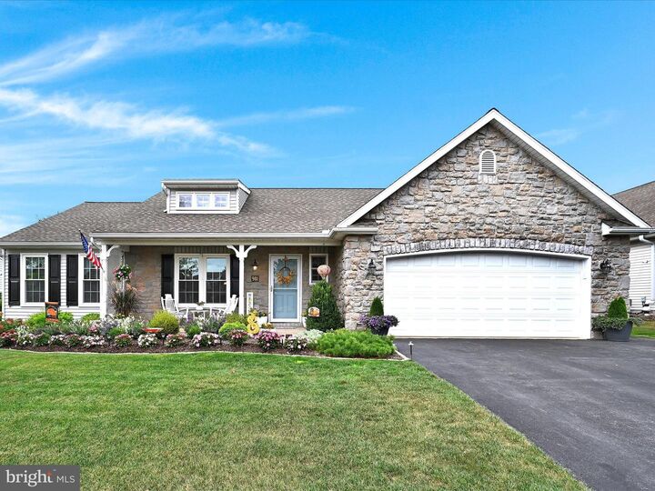 981 Cambridge Drive  Manheim PA 17545 photo